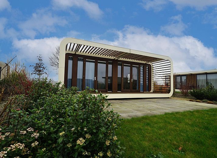 Modus 4 vakantiehuis in Olburgen, Achterhoek, Gelderland met moderne veranda en groene tuin, ideaal voor een ontspannen verblijf in de natuur.