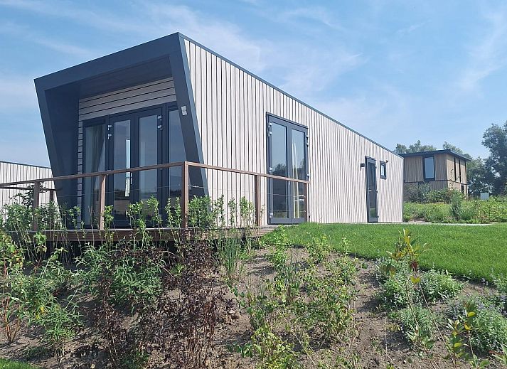 Detached house in Olburgen, a modern vacation home in Achterhoek, Gelderland with spacious veranda and green surroundings.