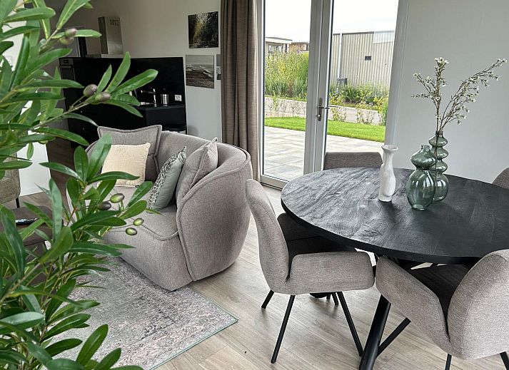 Detached house in Olburgen, Achterhoek: modern vacation home with green garden and clear blue sky in Gelderland.