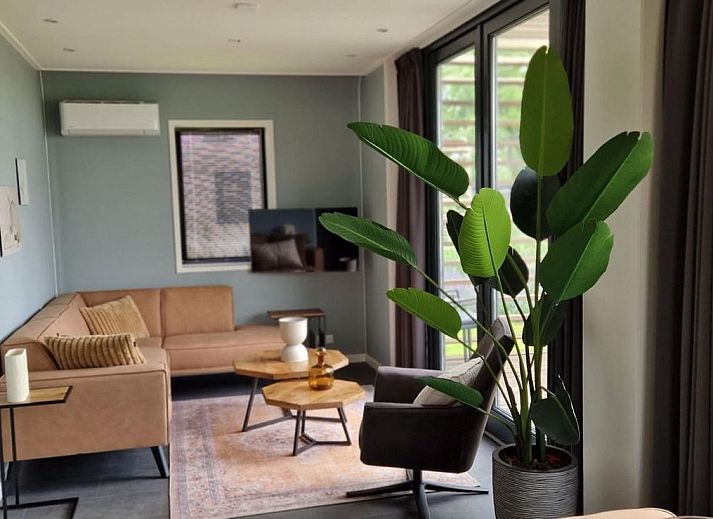 Modernes Einfamilienhaus in Olburgen mit Veranda, gelegen in der ruhigen Natur der Region Achterhoek in Gelderland.