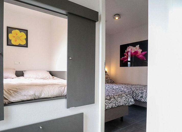 Terras van Chalet in Olburgen met uitzicht op de natuur, gelegen in Gelderland.