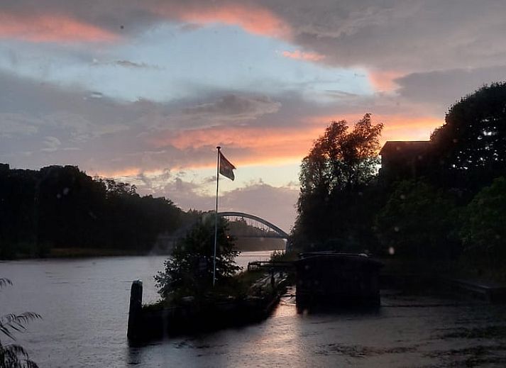 Binnenruimte van Vakantiehuis in Almen, gezellig interieur in de Achterhoek, Gelderland met comfortabele zithoek.