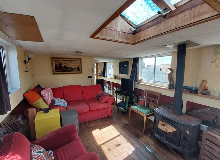 Binnenruimte van Vakantiehuis in Almen, gezellig interieur in de Achterhoek, Gelderland met comfortabele zithoek.