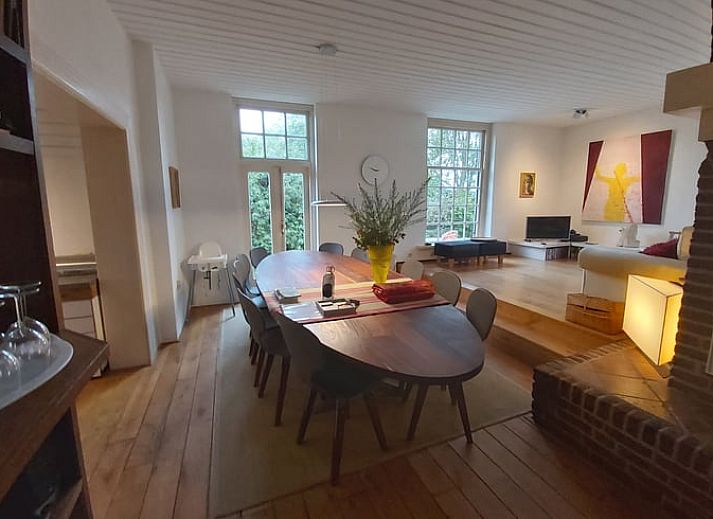 Grosser Rasen im Ferienhaus in Marienvelde, ideal fuer Outdoor-Aktivitaeten in der gruenen Achterhoek, Gelderland.