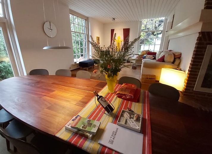 Grosser Rasen im Ferienhaus in Marienvelde, ideal fuer Outdoor-Aktivitaeten in der gruenen Achterhoek, Gelderland.