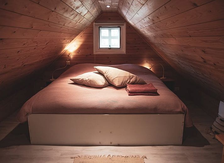 Gemuetlicher Innenbereich des Ferienhauses in Megchelen, Achterhoek, Gelderland, mit Holzinterieur und gemuetlicher Sitzecke.