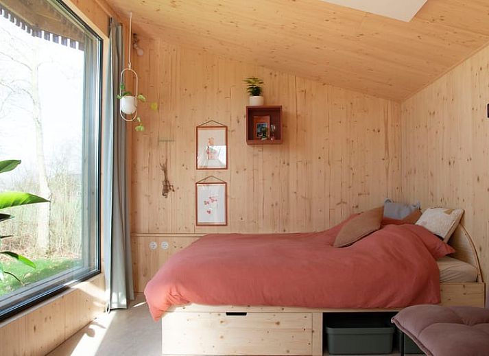 Geniessen Sie die moderne Veranda und die gemuetliche Kueche des Ferienhauses in Megchelen, das im schoenen Achterhoek in Gelderland liegt.