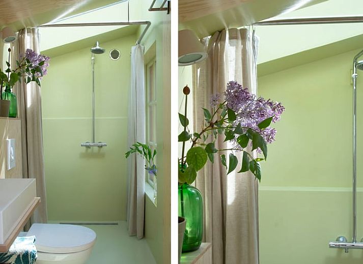 Geniessen Sie die moderne Veranda und die gemuetliche Kueche des Ferienhauses in Megchelen, das im schoenen Achterhoek in Gelderland liegt.