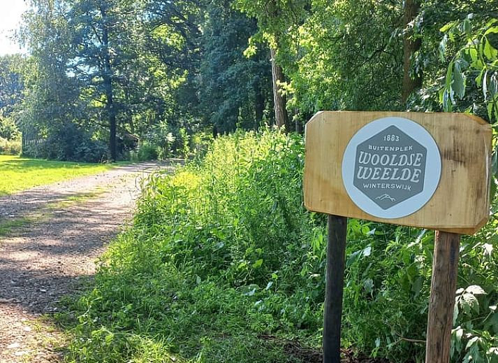 Ferienhaus in Winterswijk Woold mit traditioneller Backsteinfassade und gruenen Fensterlaeden, gelegen in Achterhoek, Gelderland.