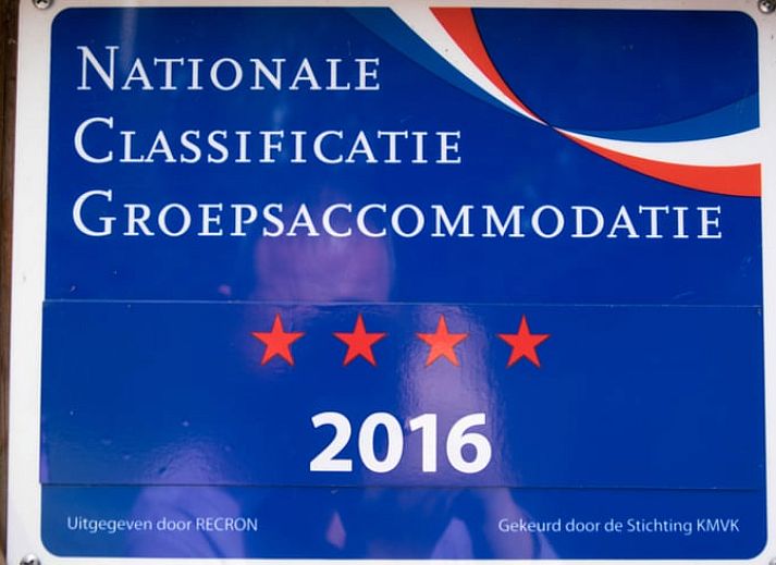 Moderne Kueche im Ferienhaus in Winterswijk Woold, Achterhoek, Gelderland, mit Herd und praktischem Arbeitsbereich.