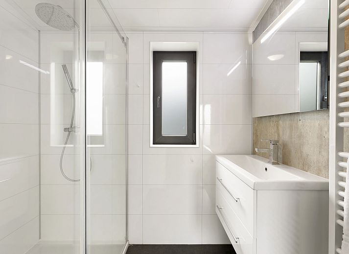 Open living space in De Vlinderhoeve, with dining area and kitchen in Achterhoek, Gelderland.