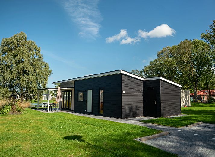 Open living space in De Vlinderhoeve, with dining area and kitchen in Achterhoek, Gelderland.