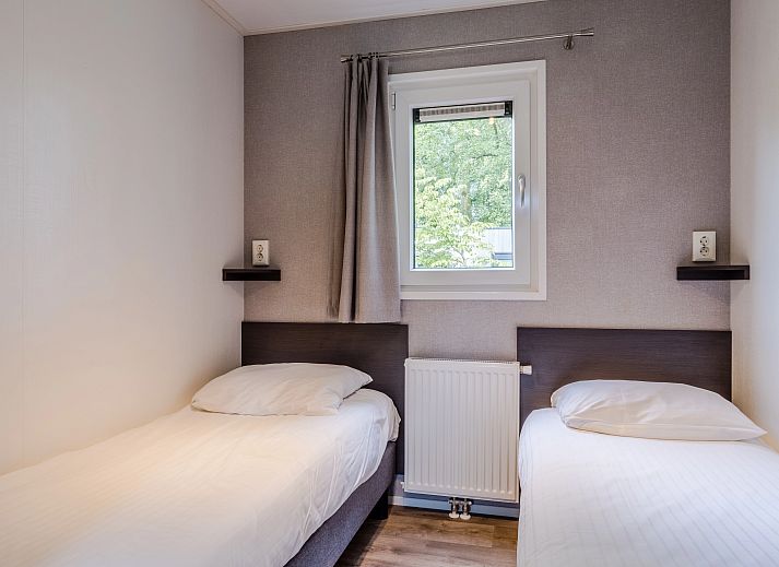 De Vlinderhoeve 4-person bungalow with terrace in Kring van Dorth, Achterhoek, Gelderland, surrounded by green nature.