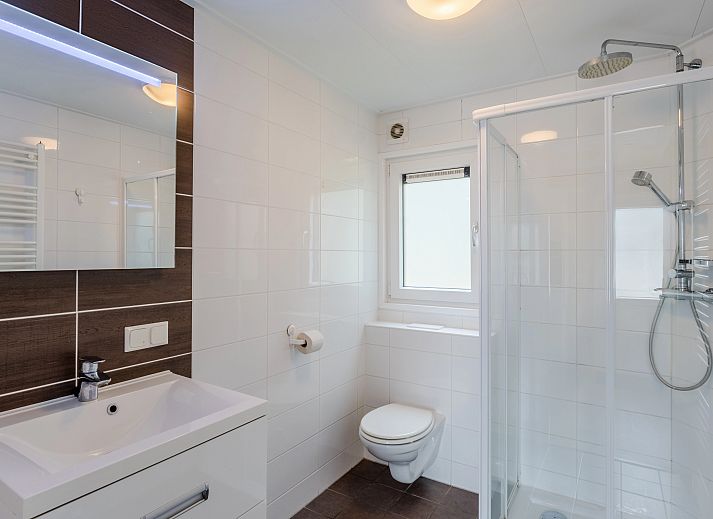 The Butterfly Farm vacation home in Kring van Dorth, Achterhoek, Gelderland with terrace and modern outdoor space surrounded by green nature.