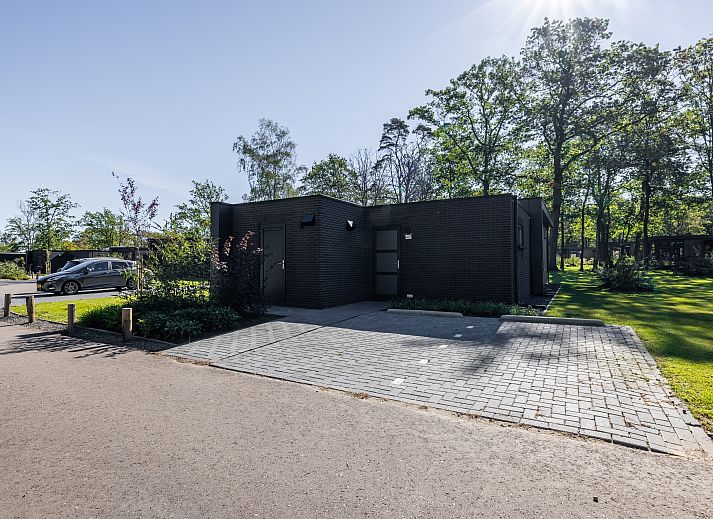 Vacation home Aurelia with sauna and sunshower in Kring van Dorth, Achterhoek, Gelderland, with spacious terrace and green surroundings.