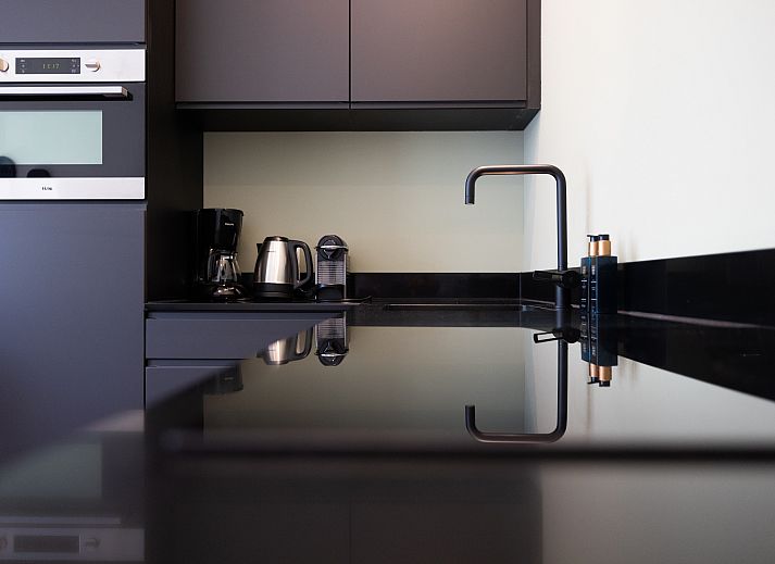 Vacation home Aurelia with sauna and sunshower in Kring van Dorth, Achterhoek, Gelderland, surrounded by green nature and water features.