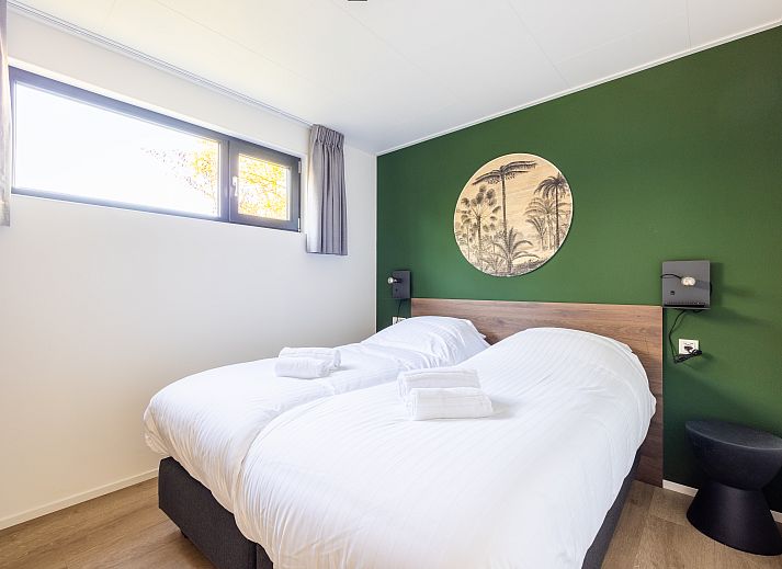 Vacation home Aurelia with sauna and sunshower in Kring van Dorth, Achterhoek, Gelderland, surrounded by green nature and water features.