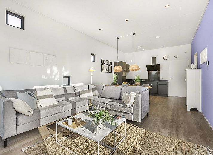 The Butterfly Farm 8-person bungalow in Kring van Dorth with modern architecture and green surroundings.