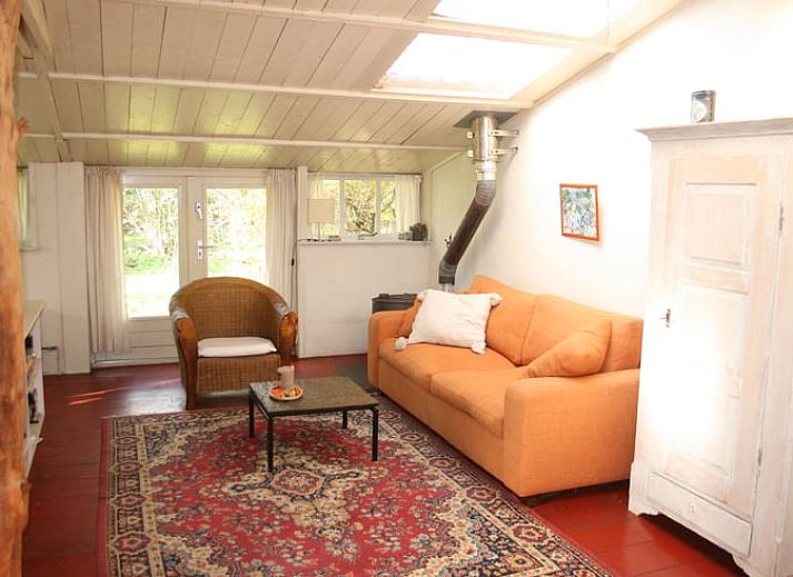 Herfstlandschap bij Vakantiehuis in Voorst Oude IJsselstreek, Achterhoek, Gelderland met rode daken en bomen.