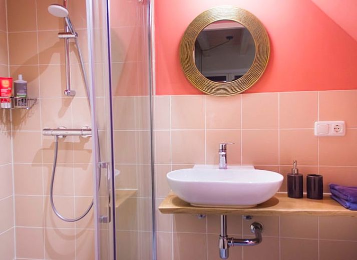 Gezellige eetruimte in Vakantiehuisje in Joppe met uitzicht op de tuin, Achterhoek, Gelderland.