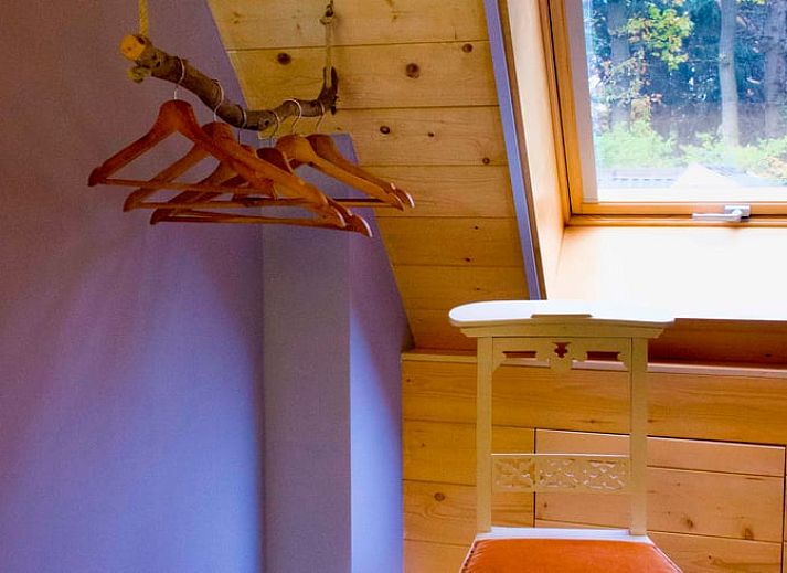 Ontspanning met thee en tijdschrift in Vakantiehuisje in Joppe, midden in de Achterhoek, Gelderland.