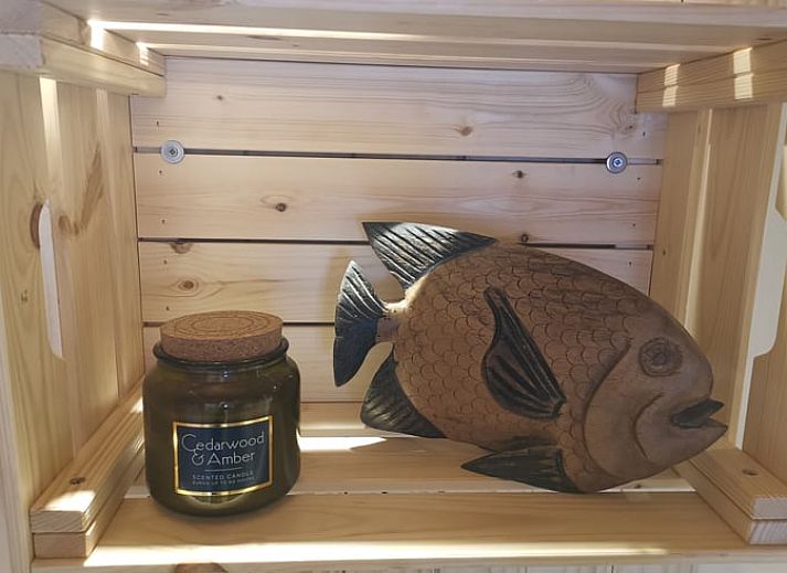 Gemuetliches Interieur des Ferienhauses in Winterswijk Corle, Achterhoek, mit Holzinterieur und gemuetlichem Holzofen.