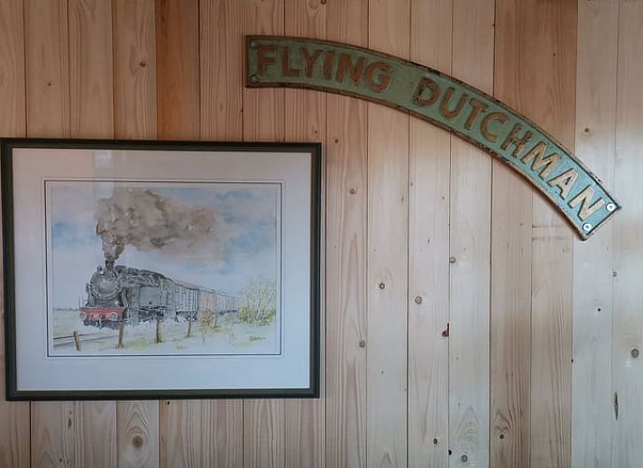 Gemuetliches Interieur des Ferienhauses in Winterswijk Corle, Achterhoek, mit Holzinterieur und gemuetlichem Holzofen.