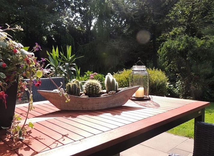Modern living room with TV in Holiday home in Winterswijk Corle, perfect for relaxation in Achterhoek, Gelderland.