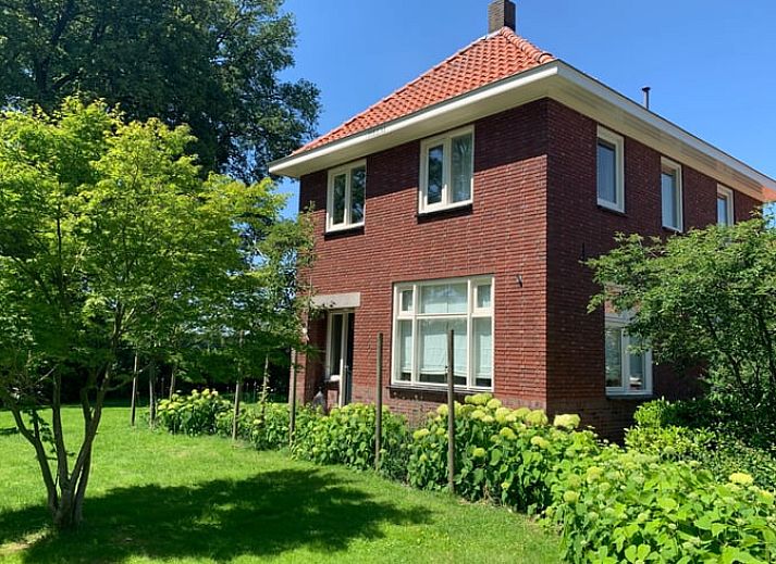 Vacation home in Corle, Winterswijk Corle, surrounded by green garden and blue sky in Achterhoek, Gelderland.