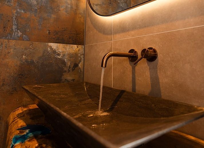 Romantic bedroom in Holiday Home in Wilp-Achterhoek with towel swans on the bed.