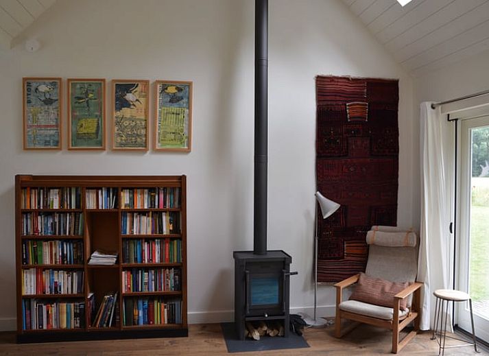 Vakantiehuis in Varssel - Hengelo Gld, omgeven door kleurrijke bloemen in de Achterhoek, Gelderland.