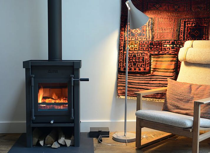 Vakantiehuis in Varssel - Hengelo Gld, omgeven door kleurrijke bloemen in de Achterhoek, Gelderland.