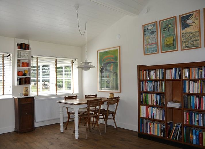 Vakantiehuis in Varssel - Hengelo Gld, omgeven door kleurrijke bloemen in de Achterhoek, Gelderland.