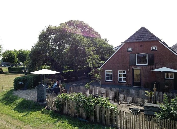 Vakantiehuis in Zieuwent, Achterhoek, Gelderland met charmant terras en groene omgeving voor een ontspannen verblijf.