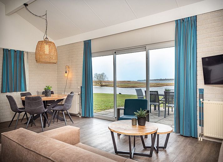 Ferienhaus Bungalow Comfort Deluxe im Gelderse Tal mit sonniger Terrasse und gruenem Garten.