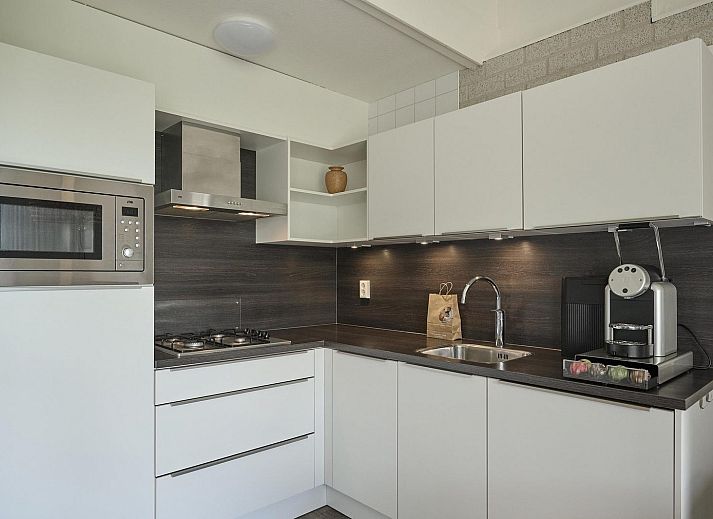 Eine Reihe von Bungalows in Elburg, Gelderse Vallei, umgeben von Natur und Ruhe.