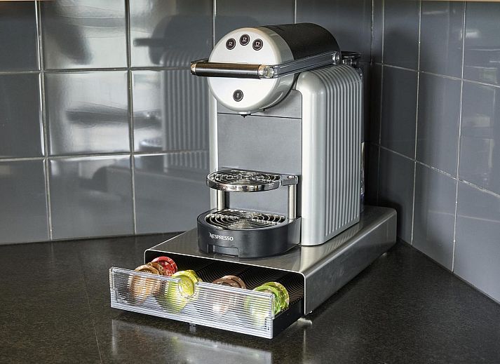 Eine Reihe von Bungalows in Elburg, Gelderse Vallei, umgeben von Natur und Ruhe.