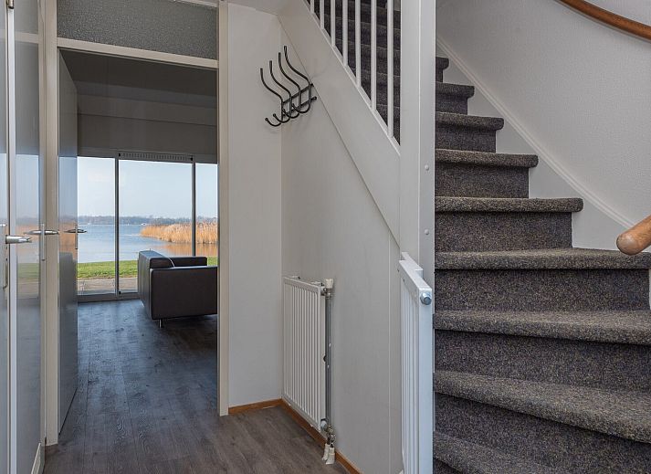 Gemuetliche Strasse der Ferienhaeuser Bungalow Comfort Deluxe in Elburg, umgeben von viel Gruen.