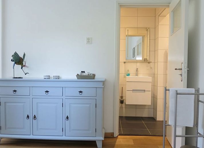 Binnenruimte van Vakantiehuisje in Tonden, Gelderse vallei, Gelderland met uitzicht op de tuin.