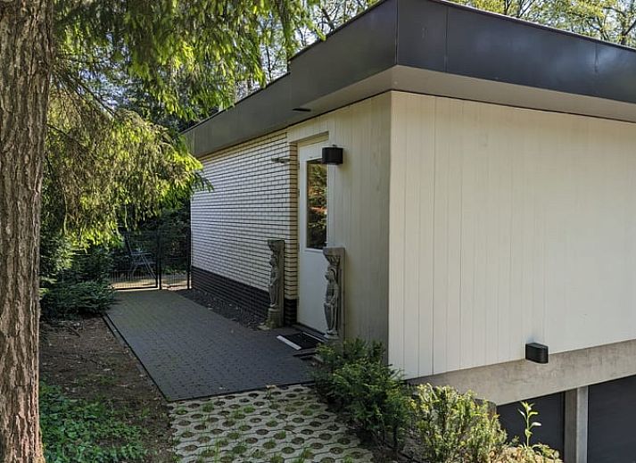 Ferienhaus in Beekbergen, ein Ferienhaus in der Region Veluwe in Gelderland, umgeben von gruener Natur und einer ruhigen Umgebung.