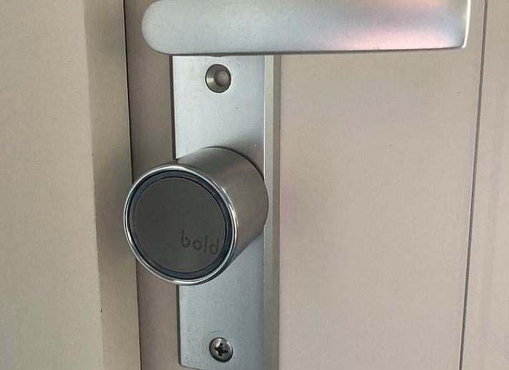 Das Ferienhaus in Beekbergen, ein Ferienhaus in der Region Veluwe in Gelderland, bietet eine ruhige, waldreiche Umgebung mit moderner Architektur und rustikalem Charme.