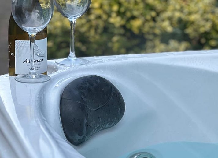 Ferienhaus in Beekbergen, ein charmantes Ferienhaus in der Region Veluwe in Gelderland, umgeben von ueppiger Natur und bunten Blumen.