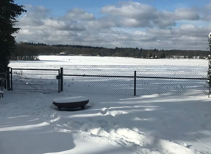 Ferienhaus in Beekbergen, ein charmantes Ferienhaus in der Region Veluwe in Gelderland, umgeben von ueppiger Natur und bunten Blumen.