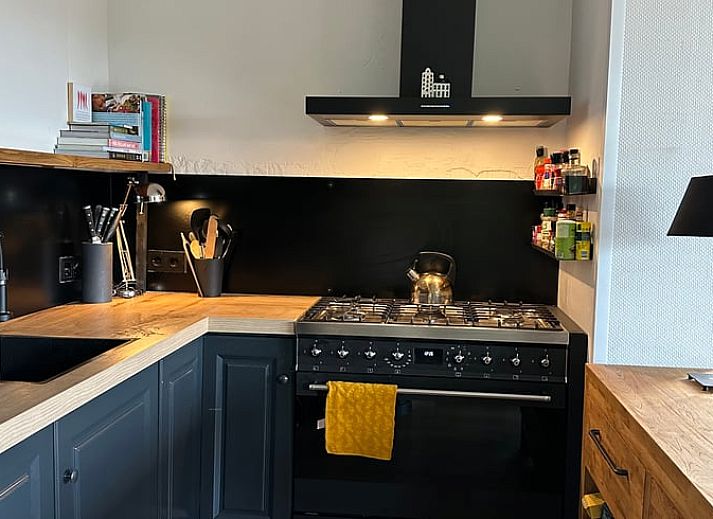 Ferienhaus in Beekbergen, ein charmantes Ferienhaus in der Region Veluwe in Gelderland, umgeben von ueppiger Natur und bunten Blumen.