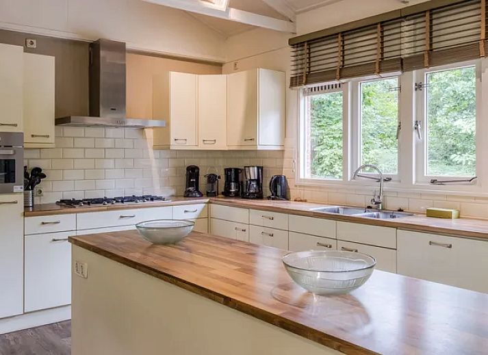 Guest house 320132 - Bungalow Veluwe - Heideheuvel | 18-persoons reuniebungalow | 18C