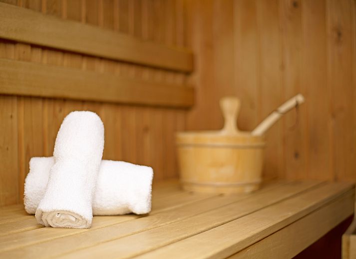 Knusse open haard in de Heideheuvel bungalow 6CE1, Beekbergen, Veluwe, ideaal voor ontspannen avonden.