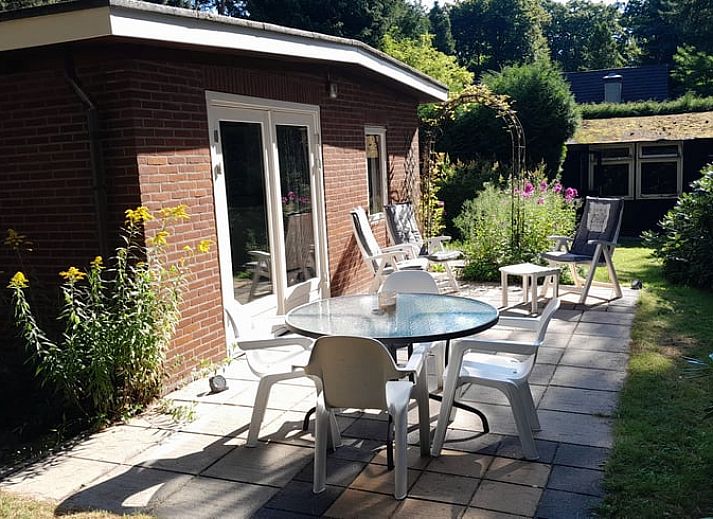 Rustikales Ferienhaus in Beekbergen, umgeben von gruener Natur in der Veluwe, Gelderland, perfekt fuer einen erholsamen Aufenthalt.