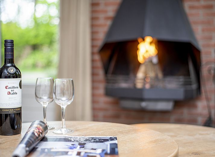 Buitenkant van Heideheuvel 4-persoons bungalow in Beekbergen, Veluwe, omgeven door groene natuur.