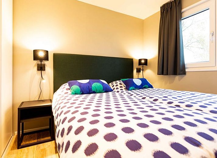 Leijhoeve Ferienhaus fuer 6 Personen mit Terrasse in Beekbergen, Veluwe, Gelderland, umgeben von gruener Natur und einer ruhigen Umgebung.