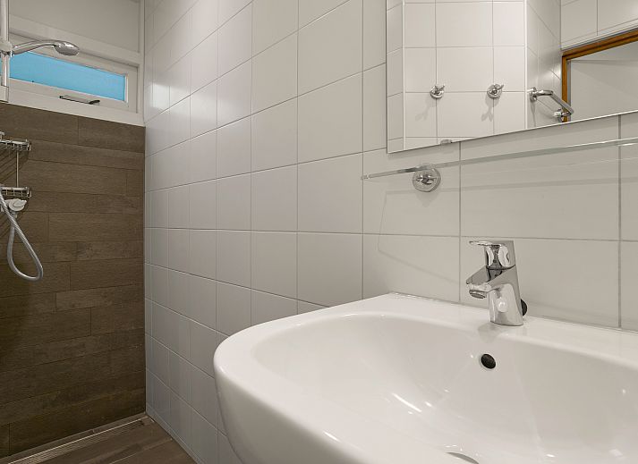 Gemuetliches Wohnzimmer mit Kamin in Heideheuvel 6-Personen-Bungalow Beekbergen Veluwe